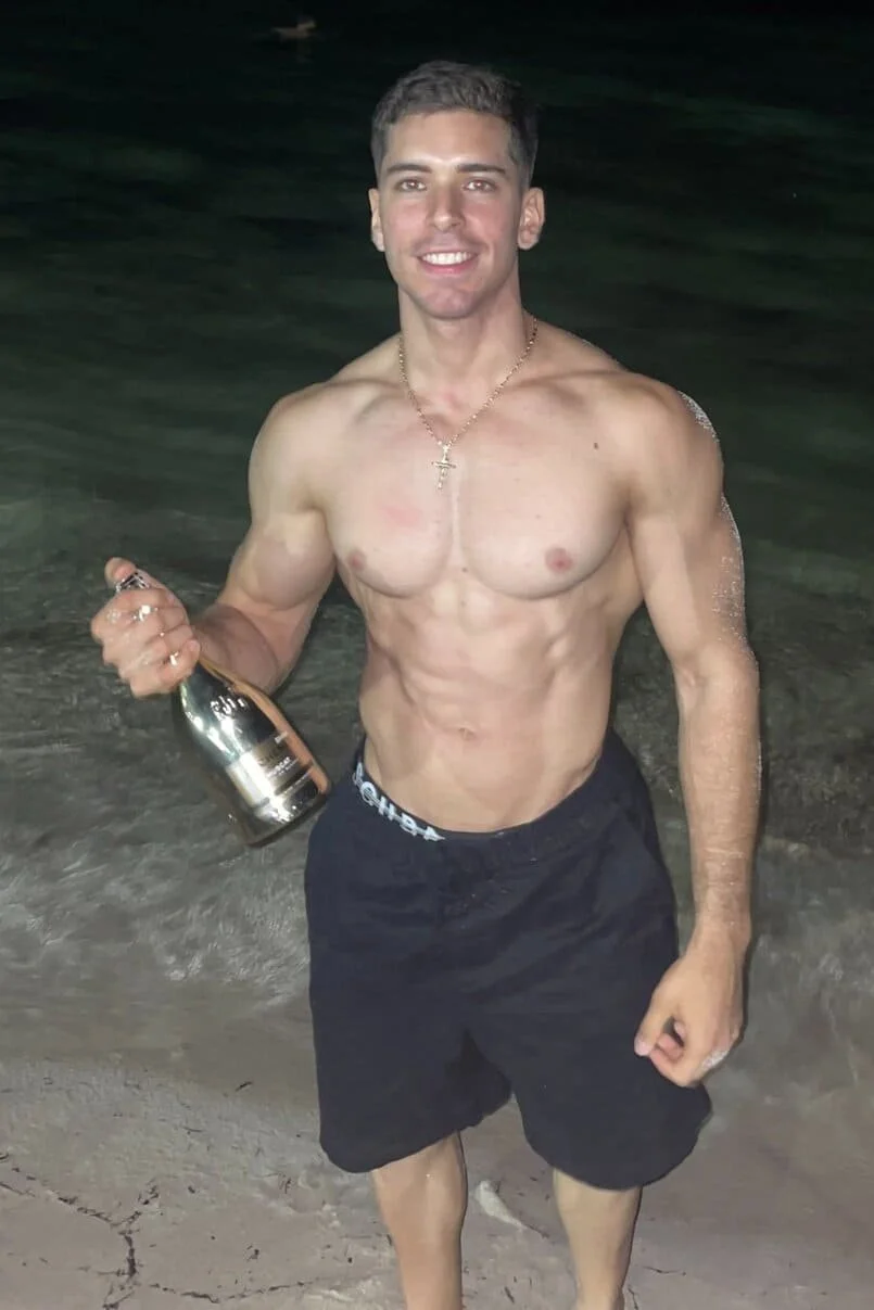 Diego Topless Waiter Melbourne.jpg
