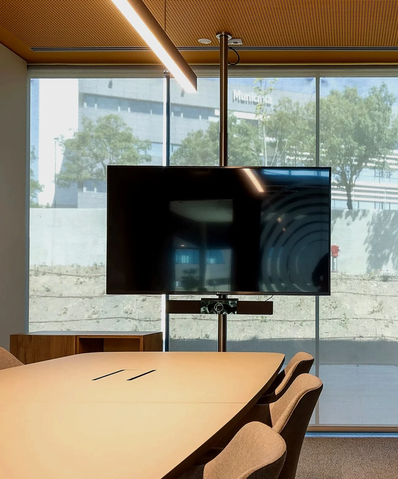 Video Conferencing,  Meeting Rooms & Huddle Spaces