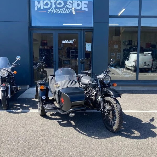 Le side-car Ural T TWD 750 de 2018 est un side-car d'occasion de collection n'existant qu'en 20 modèle et disponible dans notre dépot/vente de Valence