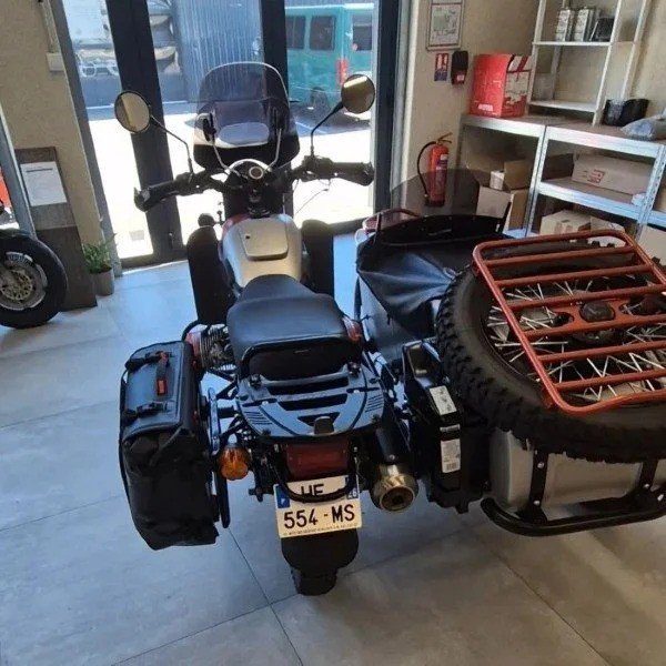 Conjunto de bola traseras SW-Motech con soporte y placa para sidecar Ural a través de Moto Side Aventure (distribuidor de sidecares Ural)