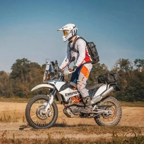Mochila impermeable Enduristan Hurricane 15 compatible con los sidecares de la marca Ural Motorcycles