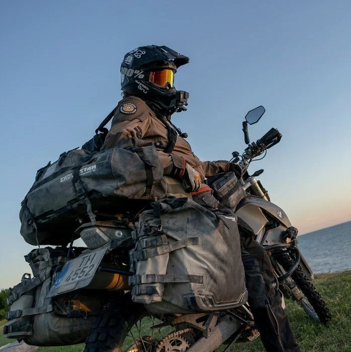L'étui à bouteille de la marque Enduristan compatible avec les side-cars de marque Ural Motorcycles