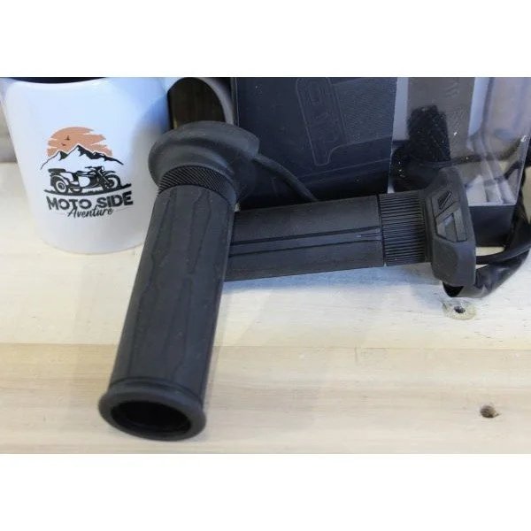 Poignées chauffantes GOLD avec interrupteur intégré de la marque Tecno Globe sont des accessoire pour side-cars Ural proposées par Moto Side Aventure.