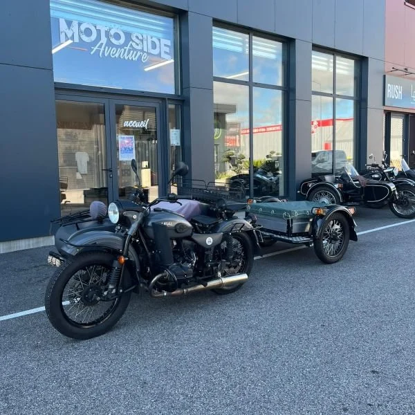 Le side-car Ural Ranger de 2017 avec remorque Ural est un side-car d'occasion de collection n'existant qu'en 20 modèle et disponible dans notre dépot/vente de Valence