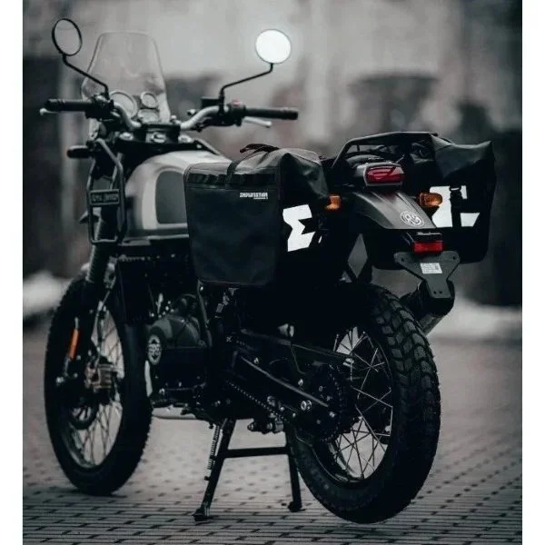 Las bolsas Moonsoon 3 de la marca Enduristan son un accesorio compatible con los sidecares de la marca Ural Motorcycles