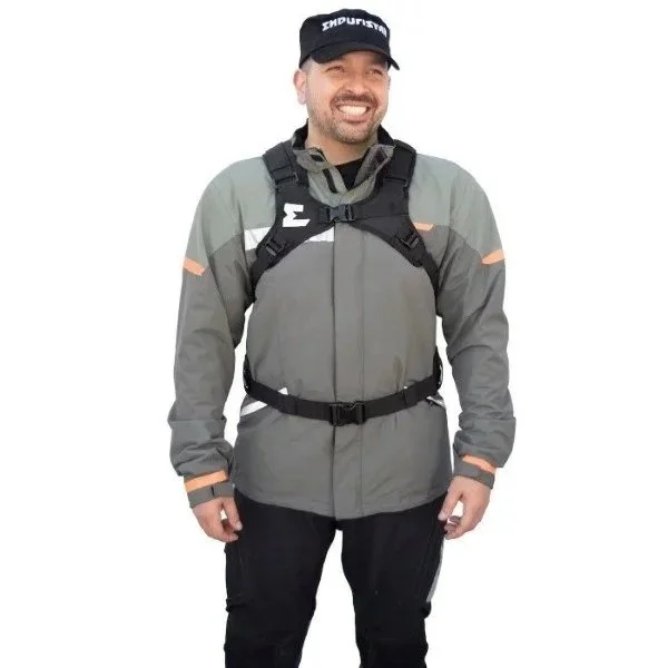 Mochila impermeable Enduristan Hurricane 25 compatible con los sidecares de la marca Ural Motorcycles