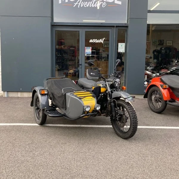 Le side-car Ural de série limitée Scrambler est un side-car d'occasion de collection n'existant qu'en 20 modèle et disponible dans notre dépot/vente de Valence