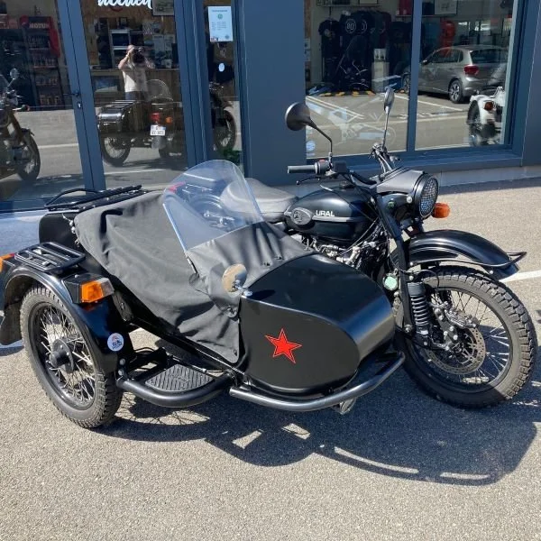 Le side-car Ural T TWD 750 de 2018 est un side-car d'occasion de collection n'existant qu'en 20 modèle et disponible dans notre dépot/vente de Valence