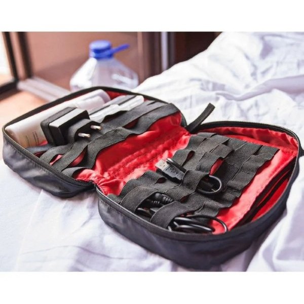 El organizador de piezas pequeñas de la marca Enduristan, accesorios para sidecares Ural a través de Moto Side Aventure (distribuidor de sidecares Ural)