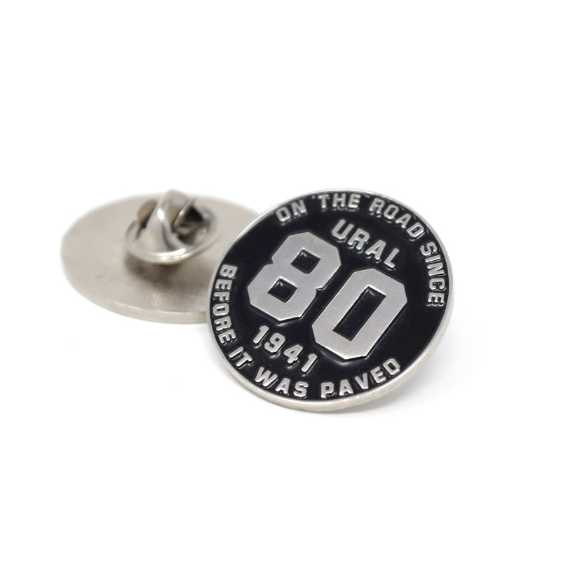 Pin du badge Logo 80e Anniversaire — Moto Side Aventure - URAL Valence
