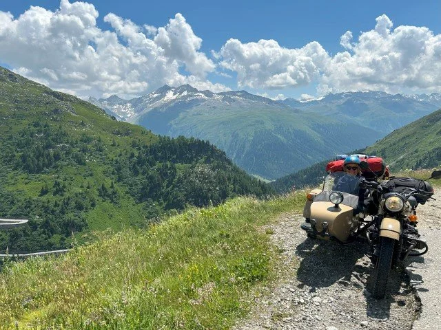 Descente du Grimselpass ou col du Grimsel en Suisse