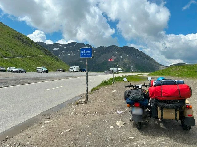 Furkapass ou col de la Furka est un col des Alpes suisses situé à 2 429 mètres d'altitude.