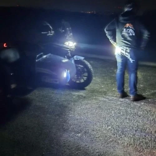 Test d'éclairage avec le side-car Ural Neo