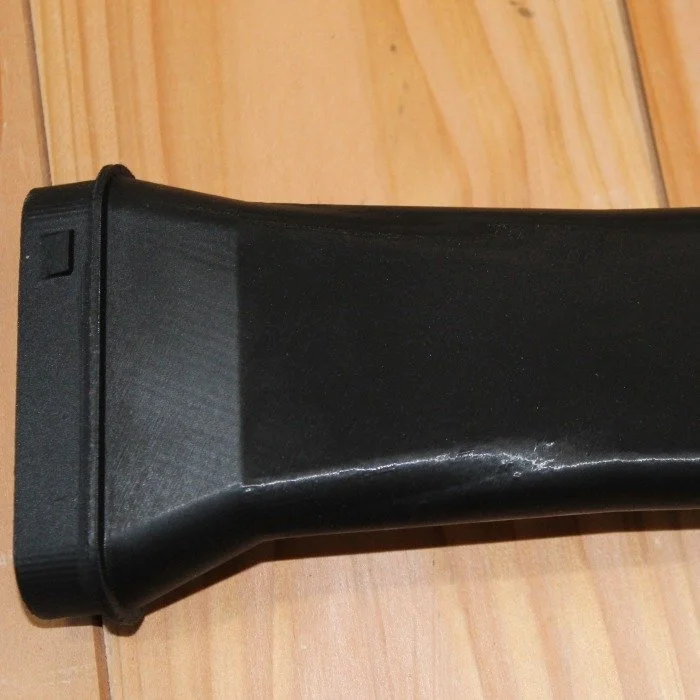 El Ural Snorkel es un accesorio que eleva la entrada de la caja de aire, lo que permite vadear ríos y obtener una mejor calidad de aire de admisión.