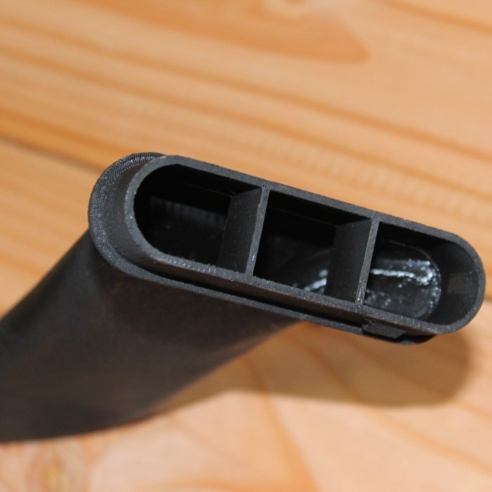 El Ural Snorkel es un accesorio que eleva la entrada de la caja de aire, lo que permite vadear ríos y obtener una mejor calidad de aire de admisión.