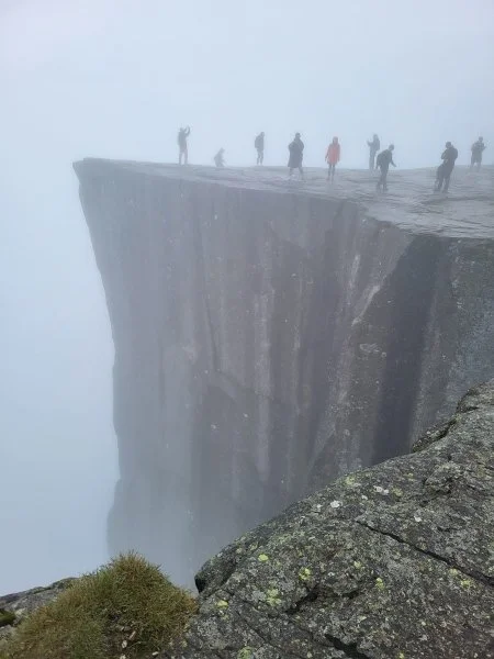 Stavanger / Preikestolen : Preikestolen falaise de 600 m de haut 