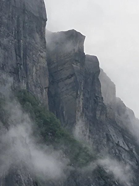 Stavanger / Preikestolen : Preikestolen falaise de 600 m de haut 