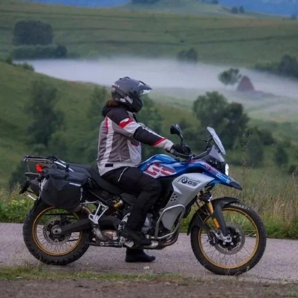 Las bolsas Moonsoon 3 de la marca Enduristan son un accesorio compatible con los sidecares de la marca Ural Motorcycles