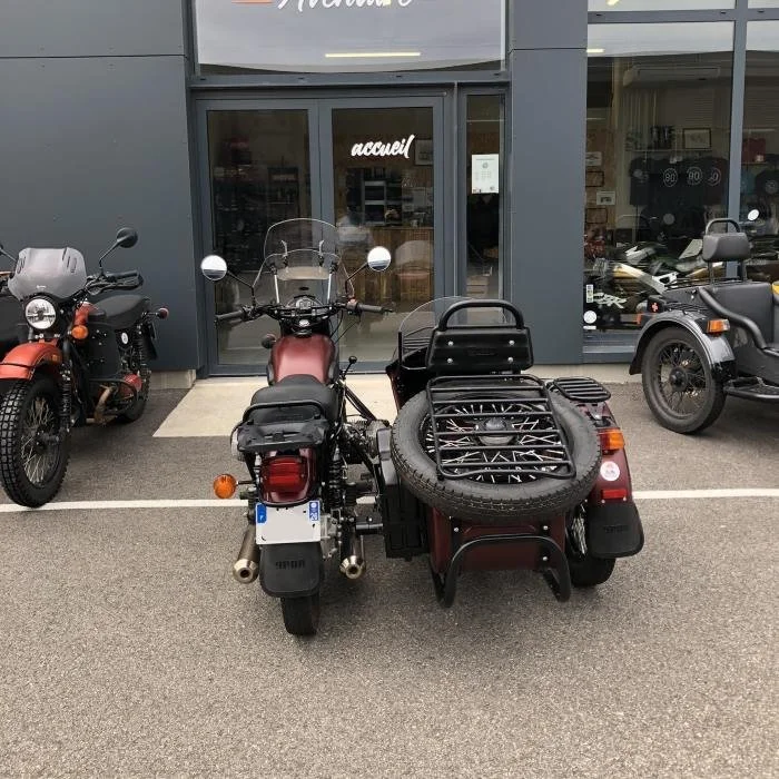 Le side-car Ural Tourist 2019 est un side-car Ural avec un moteur à injection EFI et disponible dans notre dépot/vente de Valence