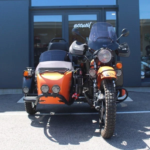 Le side-car Ural Expedition de 2024 est un side-car d'occasion de collection n'existant qu'en 20 modèle et disponible dans notre dépot/vente de Valence
