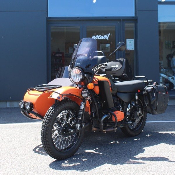 Le side-car Ural Expedition de 2024 est un side-car d'occasion de collection n'existant qu'en 20 modèle et disponible dans notre dépot/vente de Valence