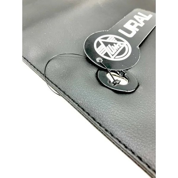 Bâche de pare brise de side-car en simili-cuir depuis 2013, Vynile noir, pièce détachée d'origine Ural Motorcycles pour sidecar via Moto Side Aventure (concessionnaire side-car Ural)