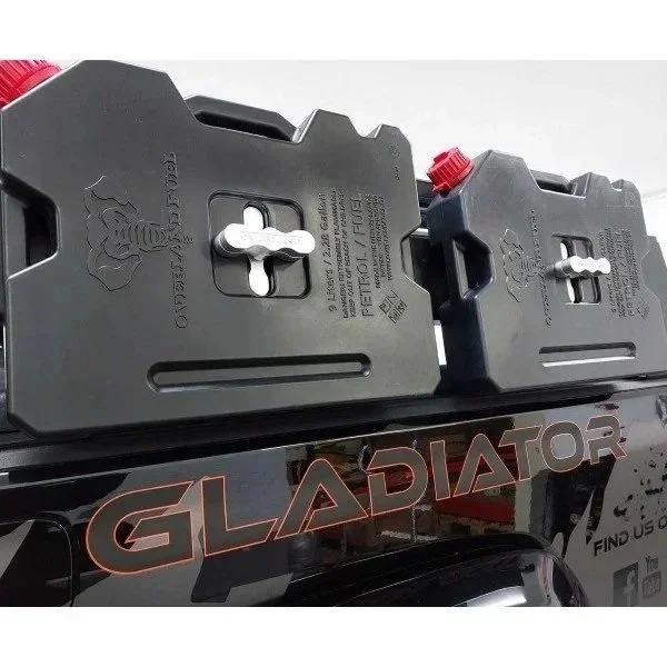 El bidón de gasóleo de 10 litros Overland Diesel forma parte de los accesorios de la marca Overland Fuel diseñados para los sidecares Ural.