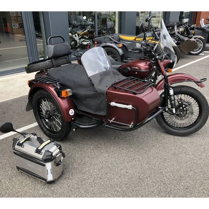 Le side-car Ural Tourist 2019 est un side-car Ural avec un moteur à injection EFI et disponible dans notre dépot/vente de Valence