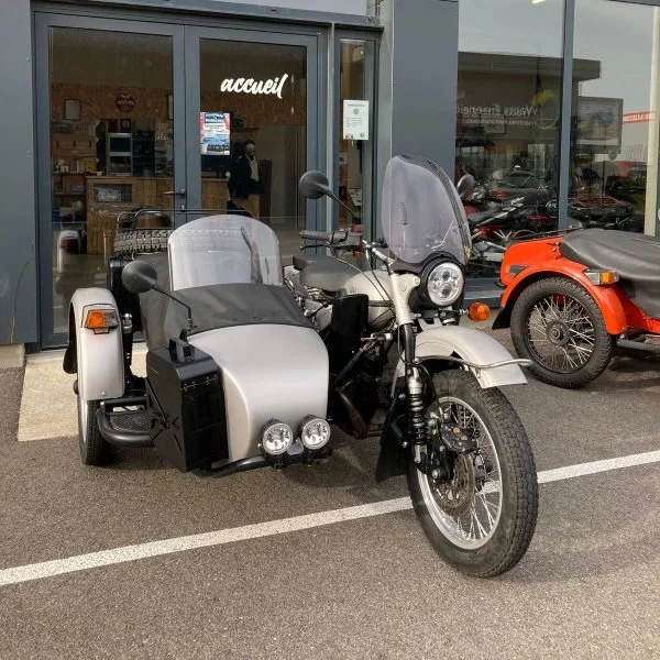 Le side-car Ural Sportsman 2RM 2022 est un side-car d'occasion de collection n'existant qu'en 20 modèle et disponible dans notre dépot/vente de Valence