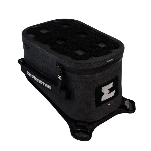 Sacoche de réservoir Enduristan Sandstorm 5.06, accessoire side-car Ural via Moto Side Aventure (concessionnaire sidecar Ural)