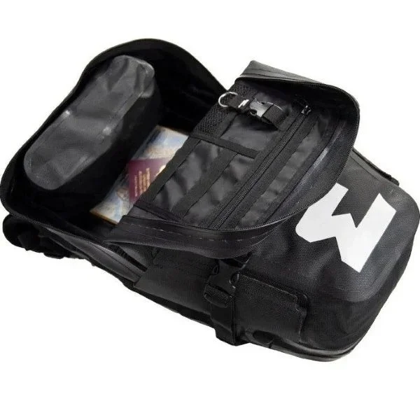 Mochila impermeable Enduristan Hurricane 25 compatible con los sidecares de la marca Ural Motorcycles
