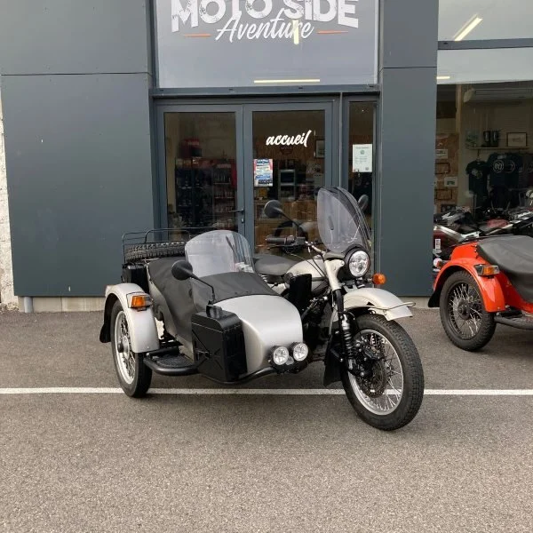 Le side-car Ural Sportsman 2RM 2022 est un side-car d'occasion de collection n'existant qu'en 20 modèle et disponible dans notre dépot/vente de Valence