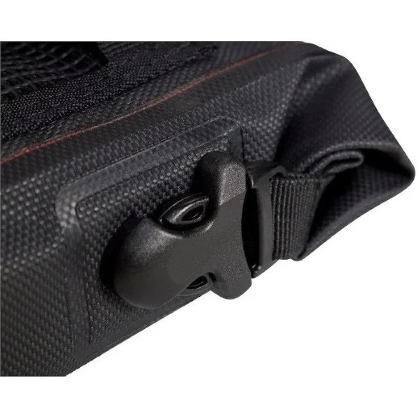 Petite sacoche de la marque Enduristan pour le garde-boue compatible avec les side-cars de marque Ural Motorcycles