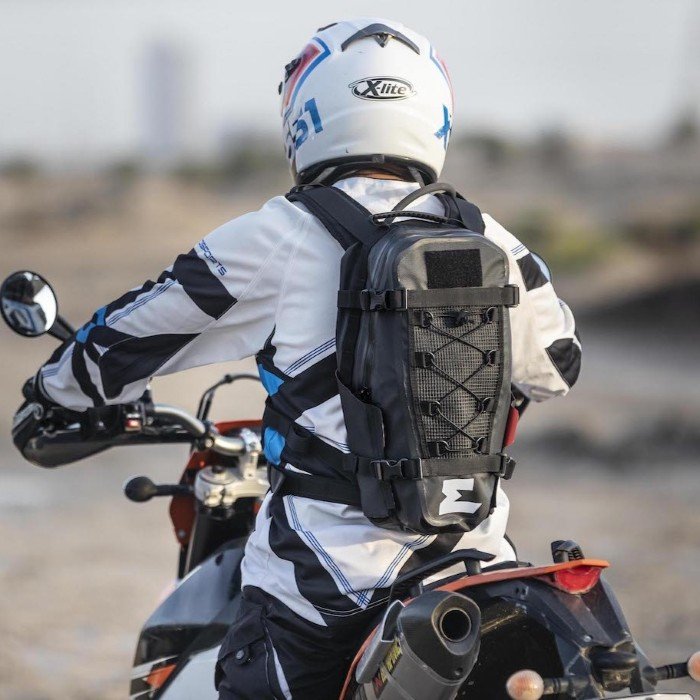 Sac à dos étanche Enduristan Hurricane 15 compatible avec les side-cars de marque Ural Motorcycles