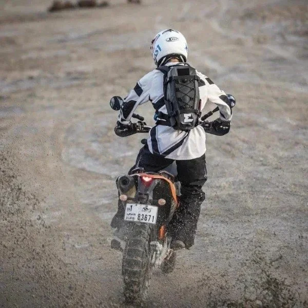 Mochila impermeable Enduristan Hurricane 15 compatible con los sidecares de la marca Ural Motorcycles