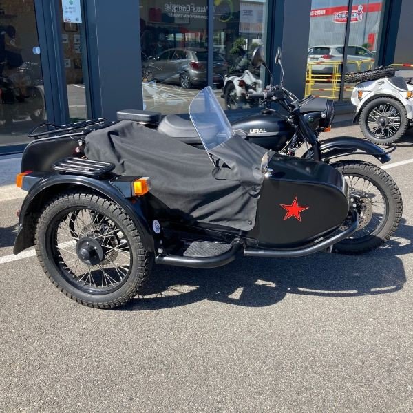 Le side-car Ural T TWD 750 de 2018 est un side-car d'occasion de collection n'existant qu'en 20 modèle et disponible dans notre dépot/vente de Valence