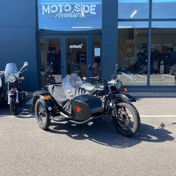 Le side-car Ural T TWD 750 de 2018 est un side-car d'occasion de collection n'existant qu'en 20 modèle et disponible dans notre dépot/vente de Valence