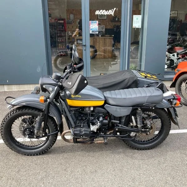 Le side-car Ural de série limitée Scrambler est un side-car d'occasion de collection n'existant qu'en 20 modèle et disponible dans notre dépot/vente de Valence