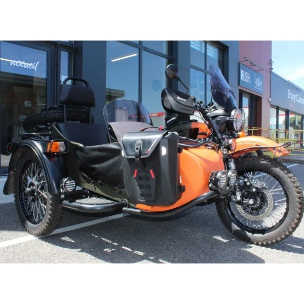 Le side-car Ural Expedition de 2024 est un side-car d'occasion de collection n'existant qu'en 20 modèle et disponible dans notre dépot/vente de Valence