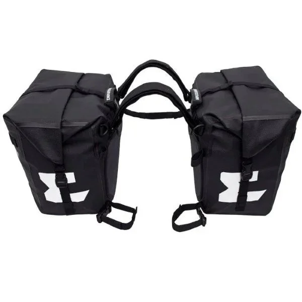 Las bolsas Moonsoon 3 de la marca Enduristan son un accesorio compatible con los sidecares de la marca Ural Motorcycles