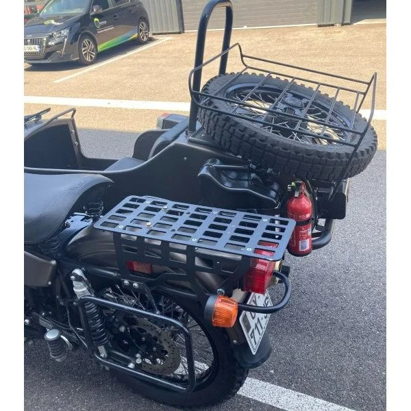Le side-car Ural Gear Up 2RM de 2024 est un side-car d'occasion disponible dans notre dépot/vente de Valence