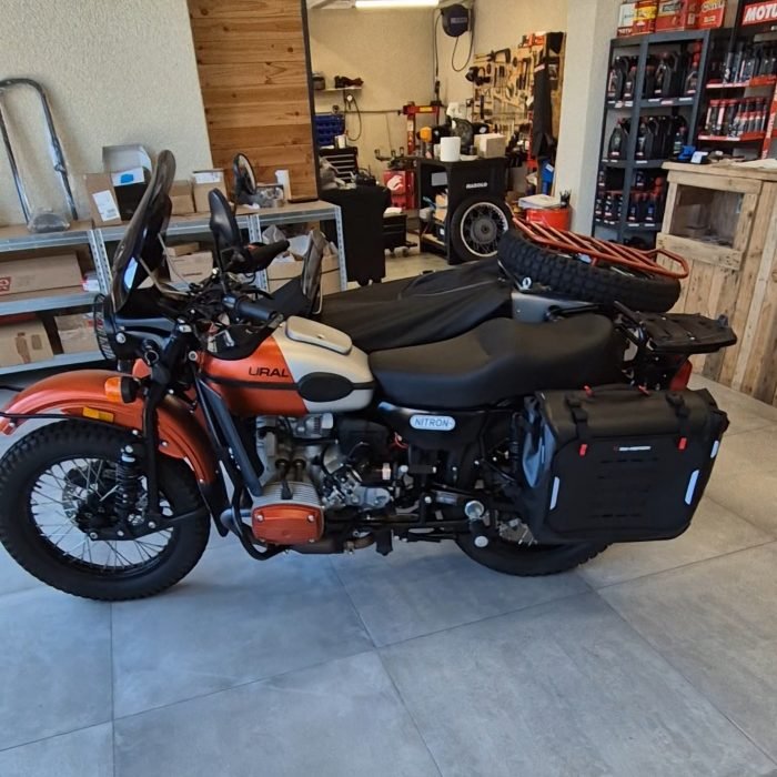 SysBag WP L avec platine d'adaptation gauche, accessoire pour side-car Ural via Moto Side Aventure (concessionnaire sidecar ural)