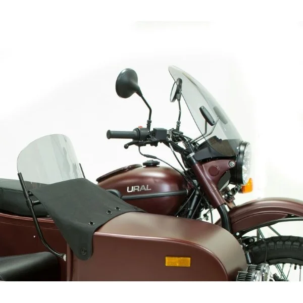 Pare-brise Ural fumé avec kit de montage, accessoire pour side-car Ural via Moto Side Aventure (concessionnaire side-car Ural)