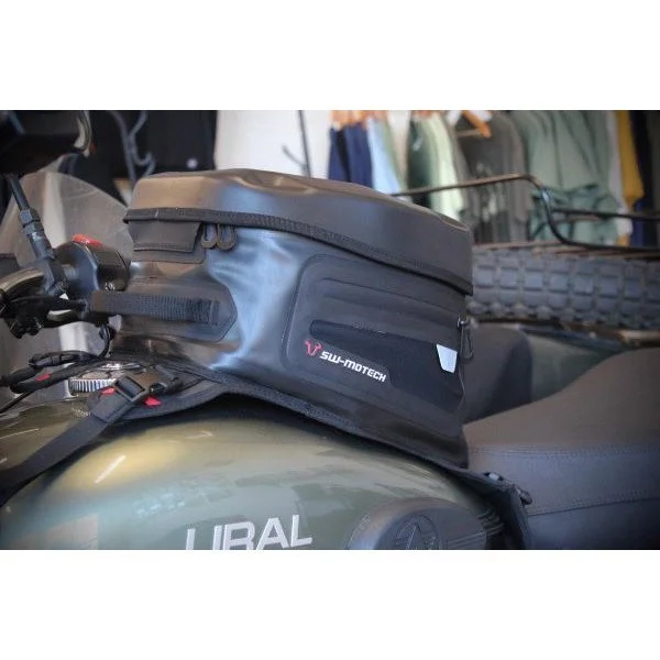 Sacoche de réservoir à sangles PRO Enduro WP, accessoire pour side-car Ural via Moto Side Aventure (concessionnaire sidecar Ural)
