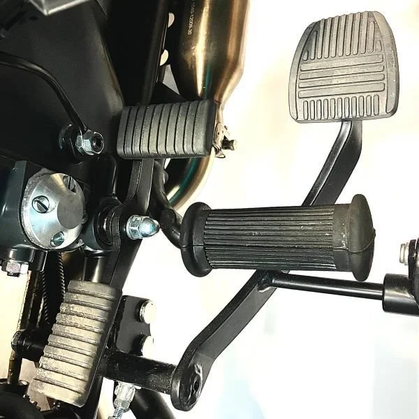 Caoutchouc de pédale depuis 2017 du couvercle de carter de boîte, pièce détachée d'origine Ural Motorcycle pour sidecar via Moto Side Aventure (concessionnaire side-car Ural)