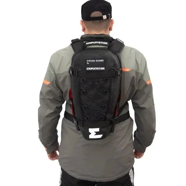 Mochila impermeable Enduristan Hurricane 15 compatible con los sidecares de la marca Ural Motorcycles