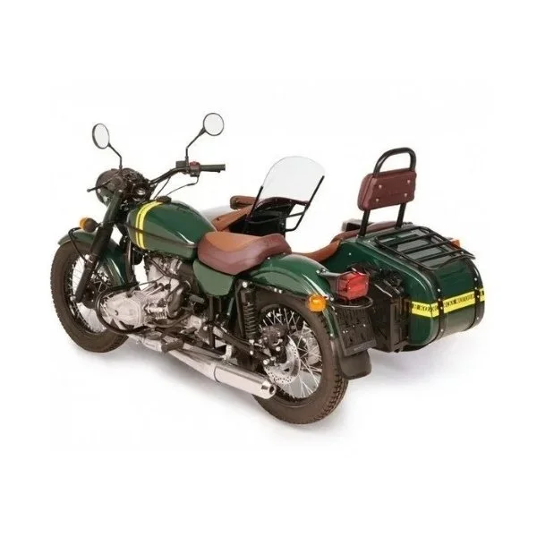 El asiento de 2/3 plazas de color marrón es un accesorio para sidecares Ural de Moto Side Aventure (distribuidor de sidecares Ural)