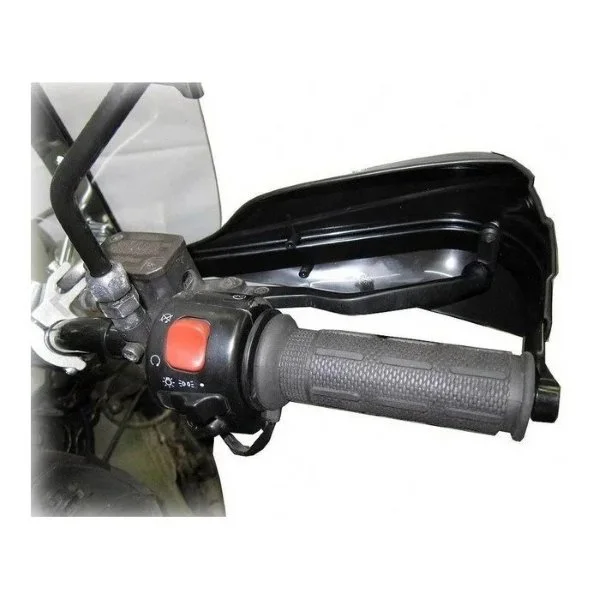 Protector de manos «versión pesada» con kit de montaje de aluminio, disponibles desde 2007, son un accesorio para sidecares Ural a través de Moto Side Aventure (distribuidor de sidecares Ural).