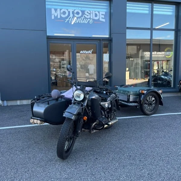 Le side-car Ural Ranger de 2017 avec remorque Ural est un side-car d'occasion de collection n'existant qu'en 20 modèle et disponible dans notre dépot/vente de Valence