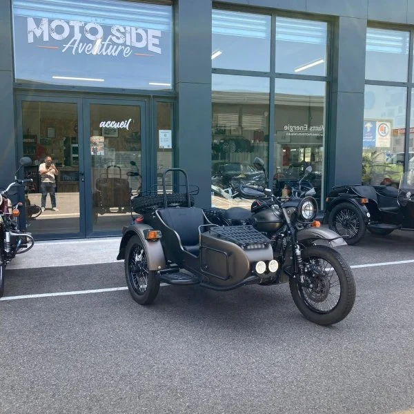 Le side-car Ural Gear Up 2RM de 2024 est un side-car d'occasion disponible dans notre dépot/vente de Valence
